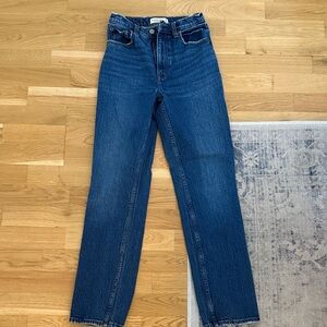 Abercrombie & Fitch The 90s Straight Ultra High Rise - Medium wash